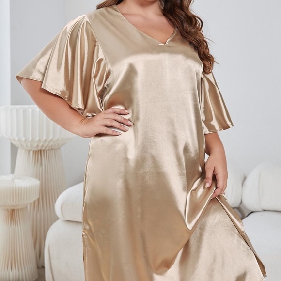 Plus Size Flutter Sleeve V-Neck Side Slit Women's Night Gown - Picture 3 of 6